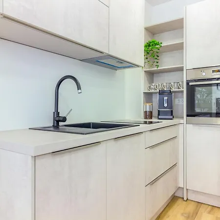White Luxury Apartment *