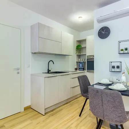 White Luxury Apartment Bibinje