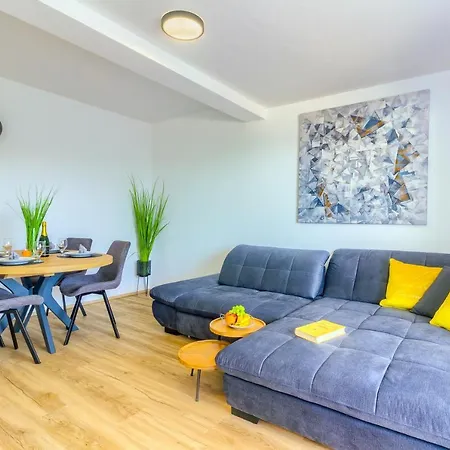 White Luxury Apartment Bibinje