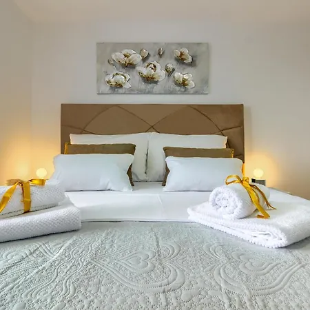 White Luxury Apartment Bibinje