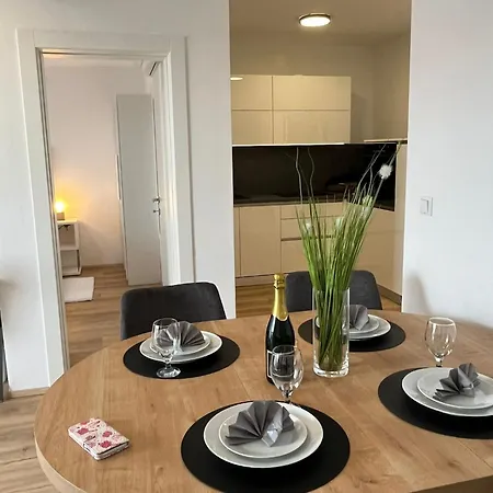White Luxury Apartman *
