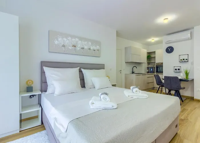 White Luxury *