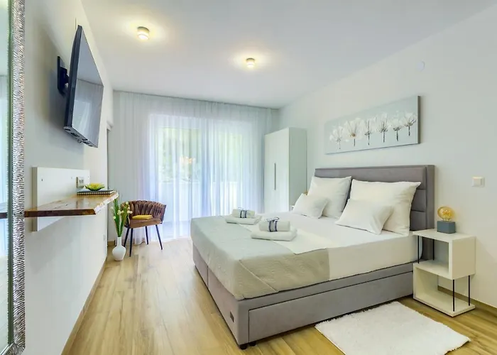 White Luxury Apartman Bibinje