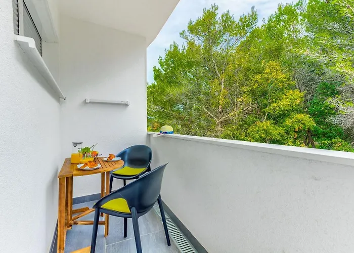 White Luxury Apartman Bibinje