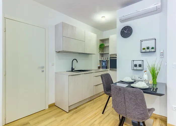 White Luxury Apartman Bibinje