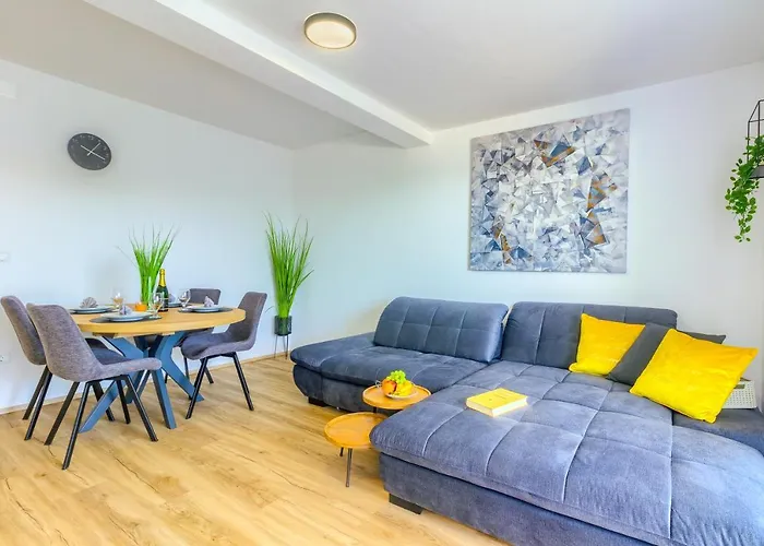 White Luxury Apartman Bibinje