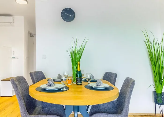 White Luxury Apartman