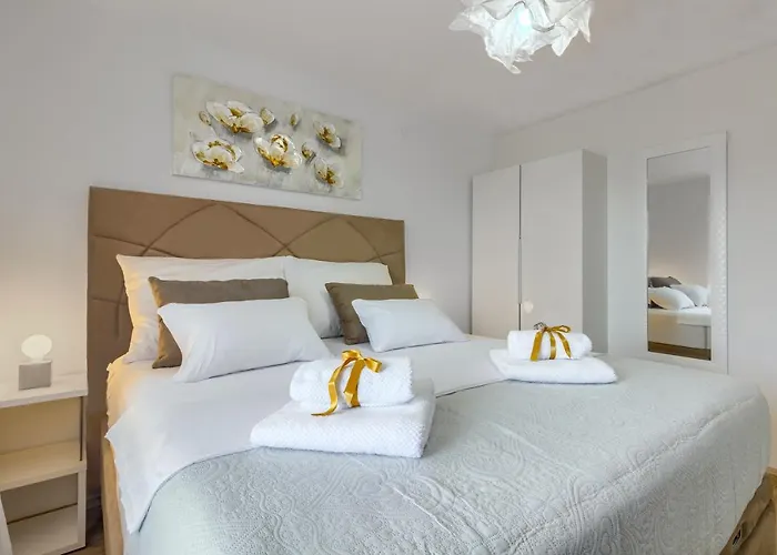 White Luxury Apartman *
