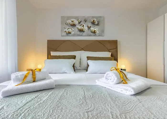 White Luxury Apartment Bibinje