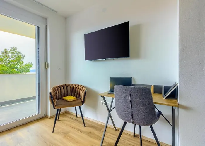 White Luxury Apartman