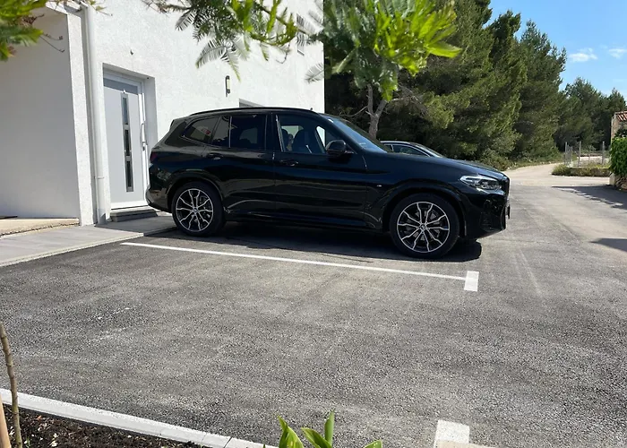 White Luxury Apartman